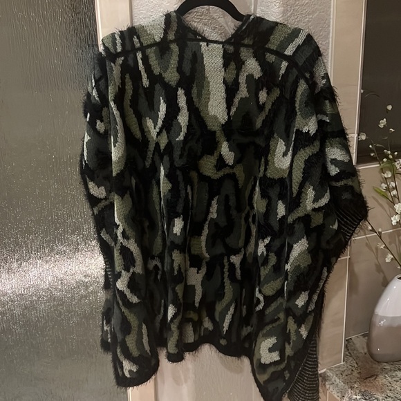 NWT Camo Shaw - Picture 3 of 3